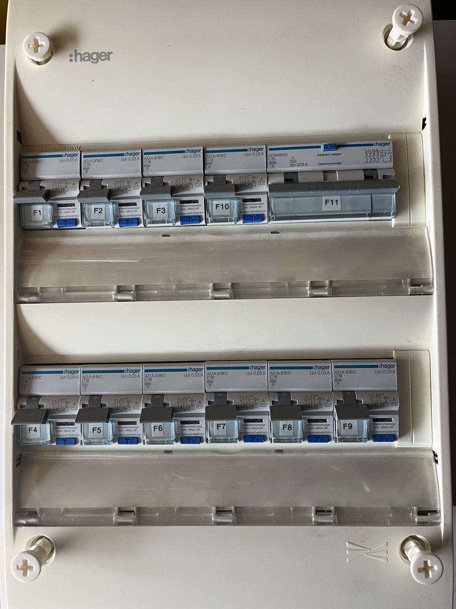 Hager Alimentation électrique: Elektro Verteiler  – D'occasion à Neerach par fuz_8d7l