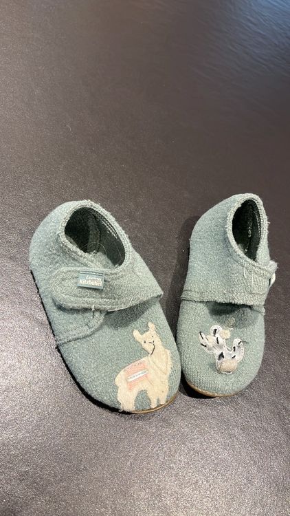 Chaussures garçon: Hausschuhe von Living Kitzbühel, Grösse 26, mit Tierli – D'occasion à Berneck par Bonie6
