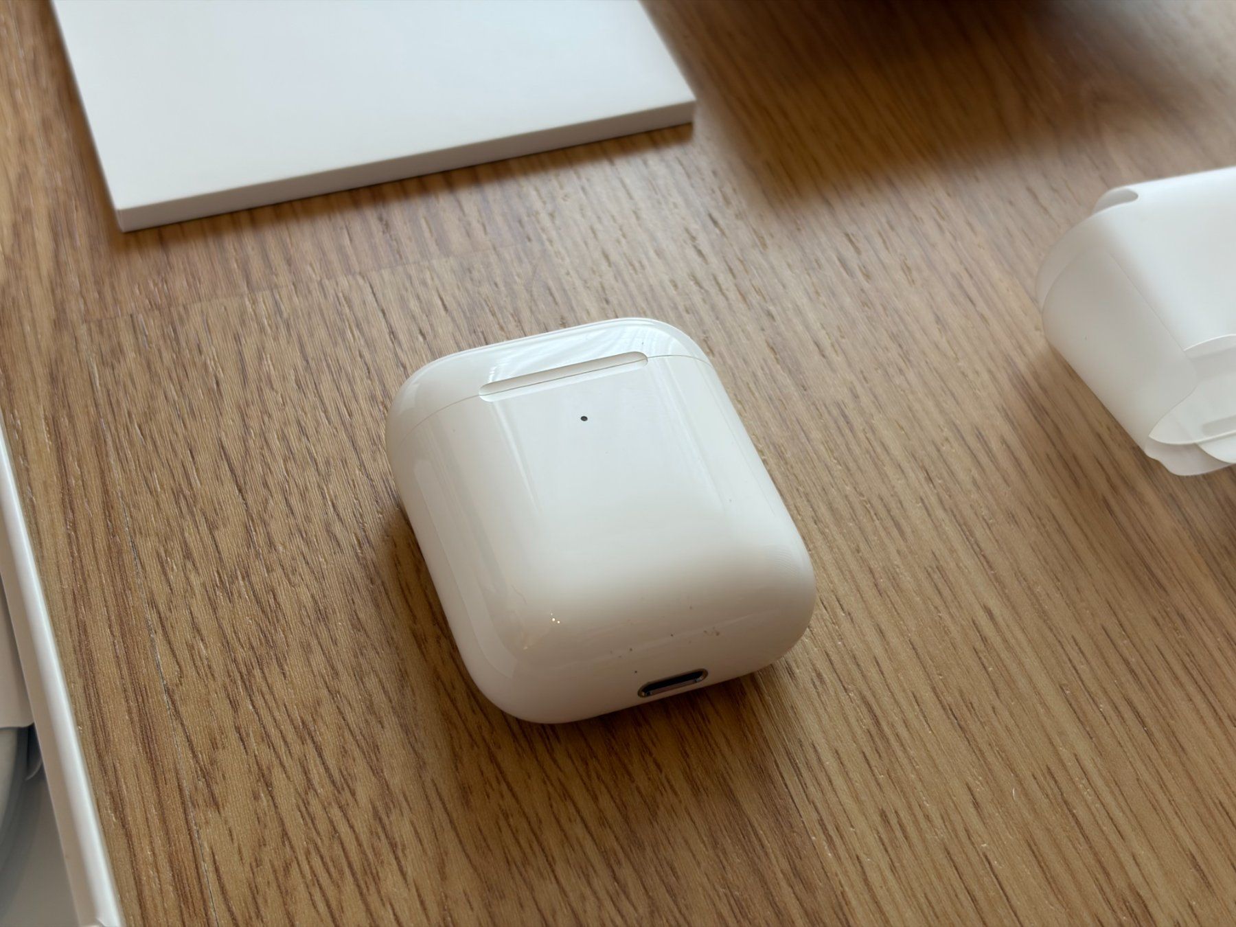 Apple Cuffie: Apple AirPods 2. Generation mit Wireless Charging Case, OVP – Usato da Zürich venduto da greg_richrd 1