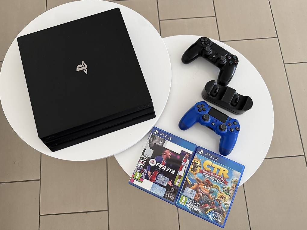 Sony Console: PS4 Pro + 2 Controller + Sony-Ladestation + 4 Spiele – Usato da Cureglia venduto da pie_j2zm 4