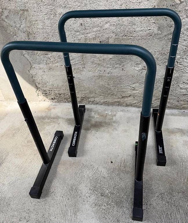 Vélos d'appartement: Barres à dips réglables – D'occasion à Orbe par tom_q2vy