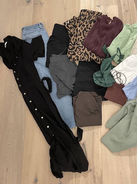 Lotti di vestiti: 15 teiliges Kleiderpaket GR. S/M – Nuovo (secondo la descrizione) da Bürglen TG venduto da sab_f6nd 1