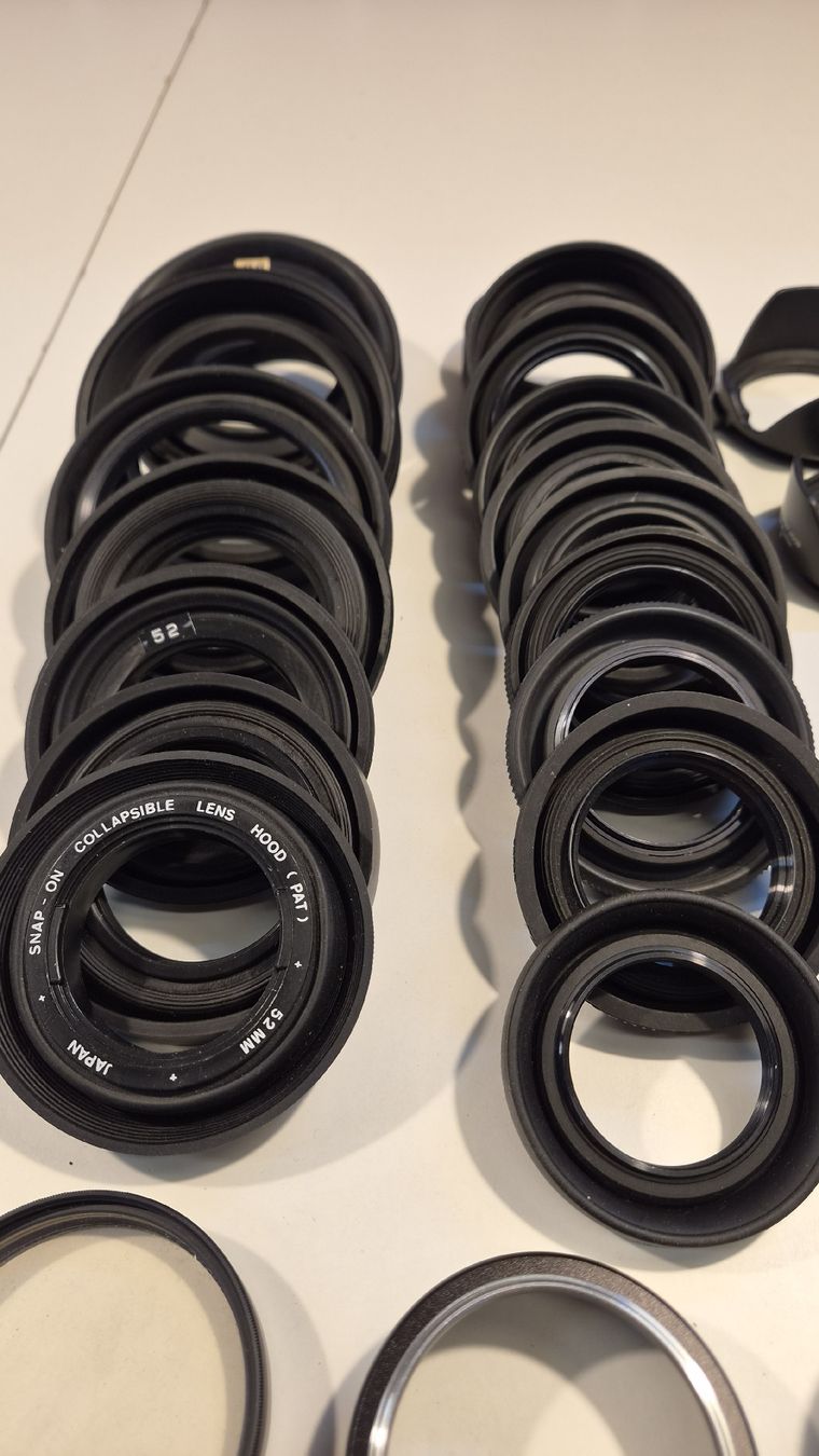 Obiettivi: viele Filter, Adapter, Sonnenblenden und Objektivdeckel – Usato da Herisau venduto da Musikfestival 5