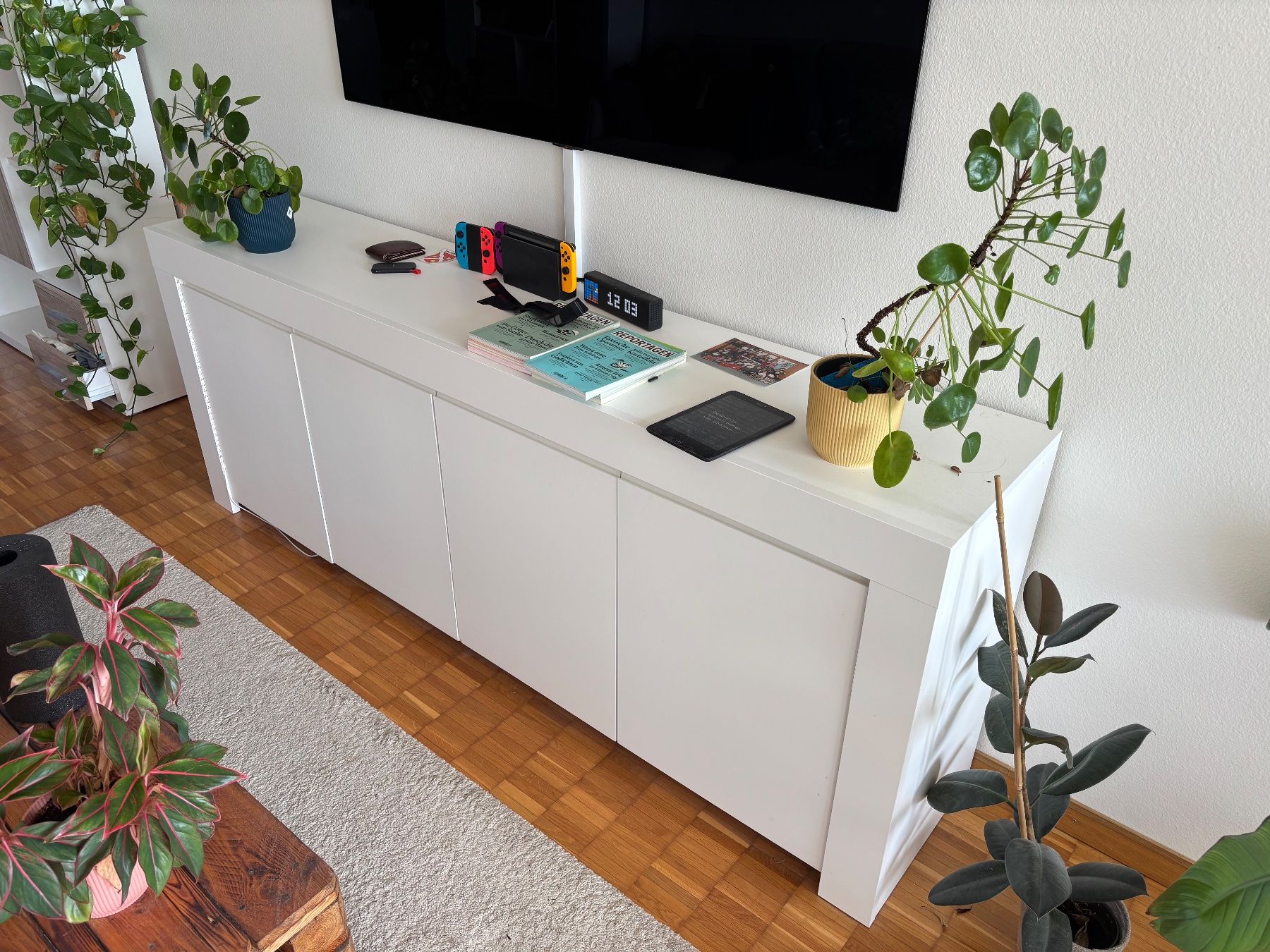 TV Möbel: Modernes Sideboard (Weiß, 4 Türen) – Günstig abzugeben – Gebraucht aus Zürich von tim.fischer