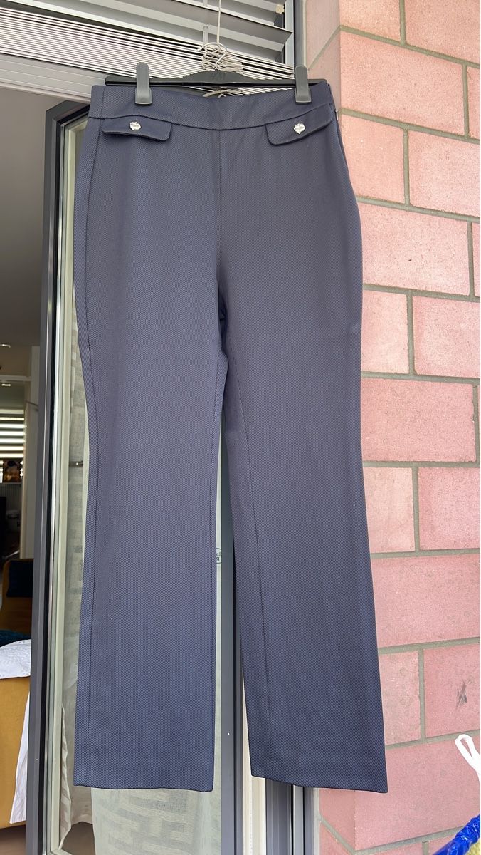 Hugo Boss Pantaloni: BOSS Designer - Super elastische Hose dunkelblau Grösse 42 – Nuovo e nell'imballaggio originale da Zürich venduto da gri_bdj5