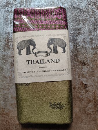 Schal aus Thailand, neu und unbenutzt