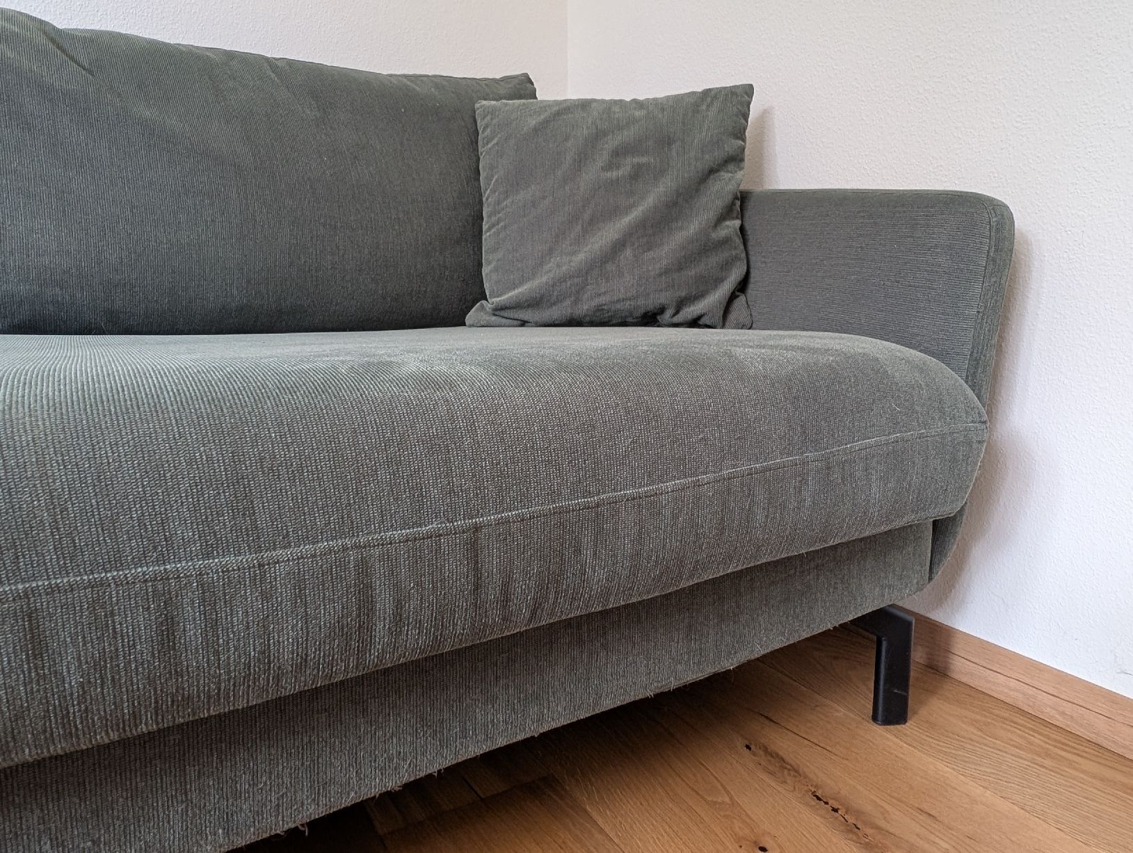 Livique Divani: Sofa Cord grün 3-Sitzer  – Usato da Zürich venduto da A2012Z 2