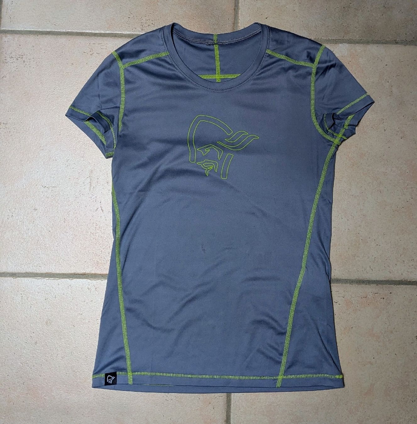 Norrøna T-shirt: Norrona tshirt - Taille XS – Difettoso da Euseigne venduto da Barbichette