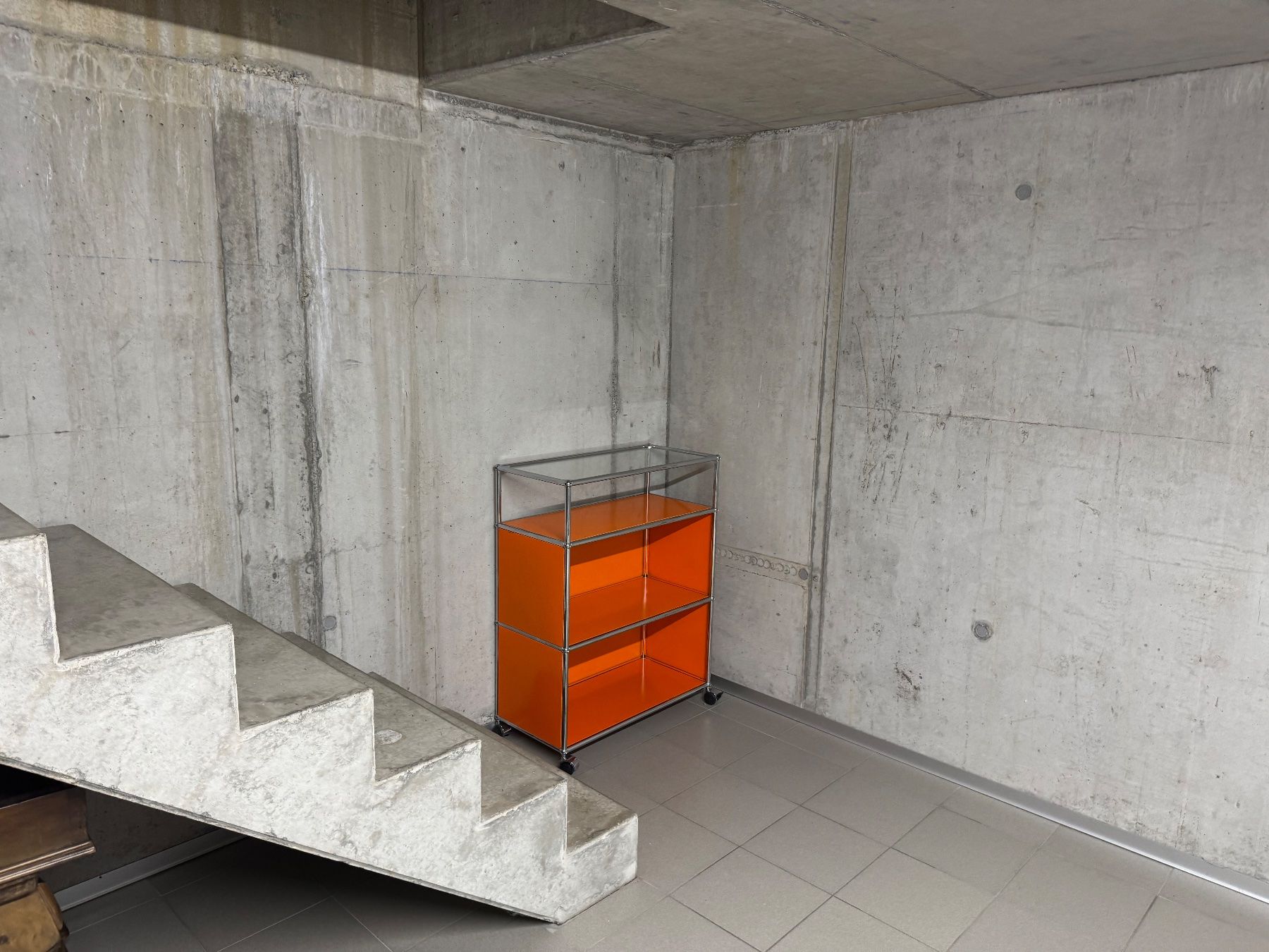 USM Cassettiere: Usm Highboard orange  Lieferung Gratis – Usato da Thun venduto da Thuno6