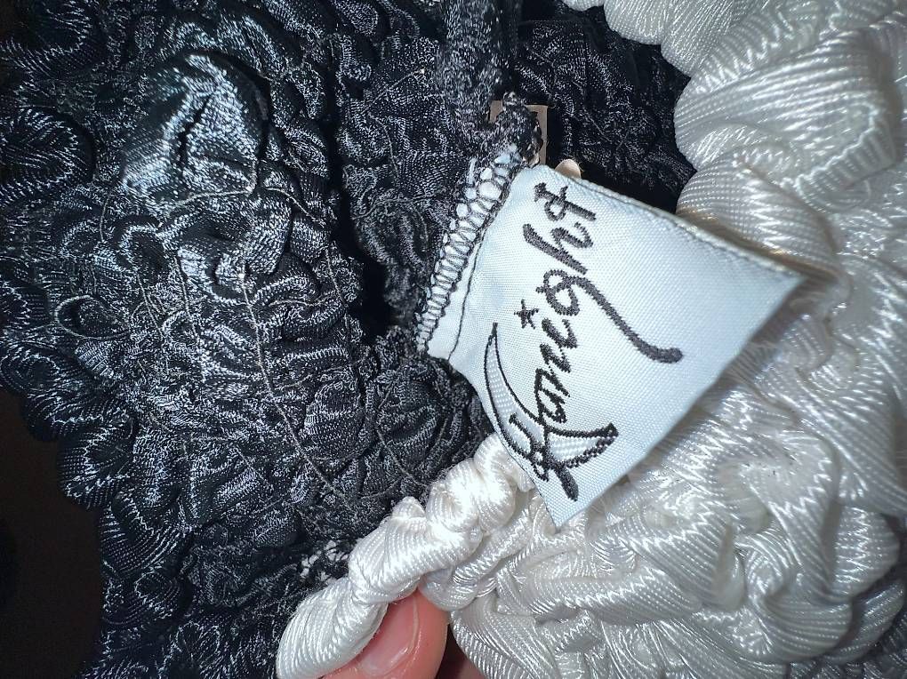 Vestiti: Robe noire et blanche texturée  marque tonight – Usato da Coppet venduto da diablogogo 2