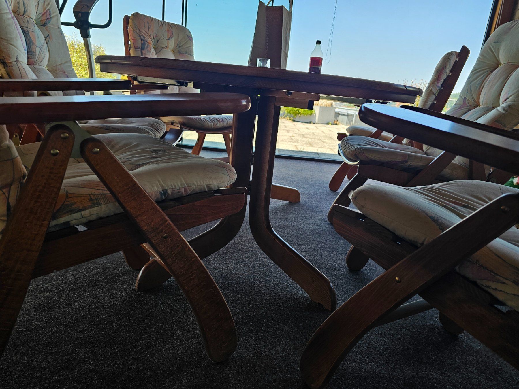 Set di tavolo e panche: Gartentisch mit 6 Stühlen massiv Holz – Usato da Nussbaumen AG venduto da Wasserski 6