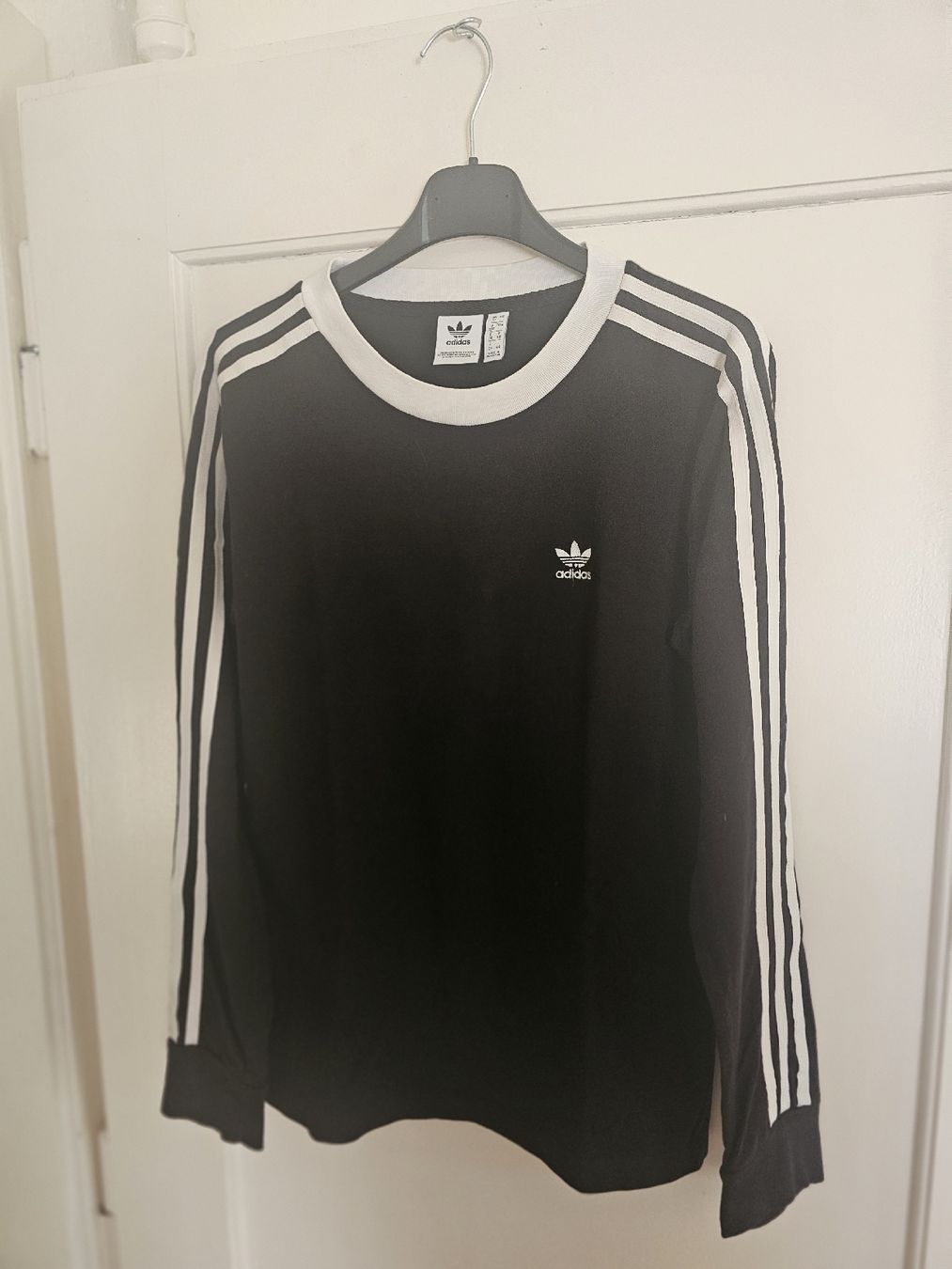 Adidas Pullover & Sweatshirts: ADIDAS LANGARM SWEATSHIRT, WIE NEU – Neu (gemäss Beschreibung) aus Köniz von F.Wassmer 3
