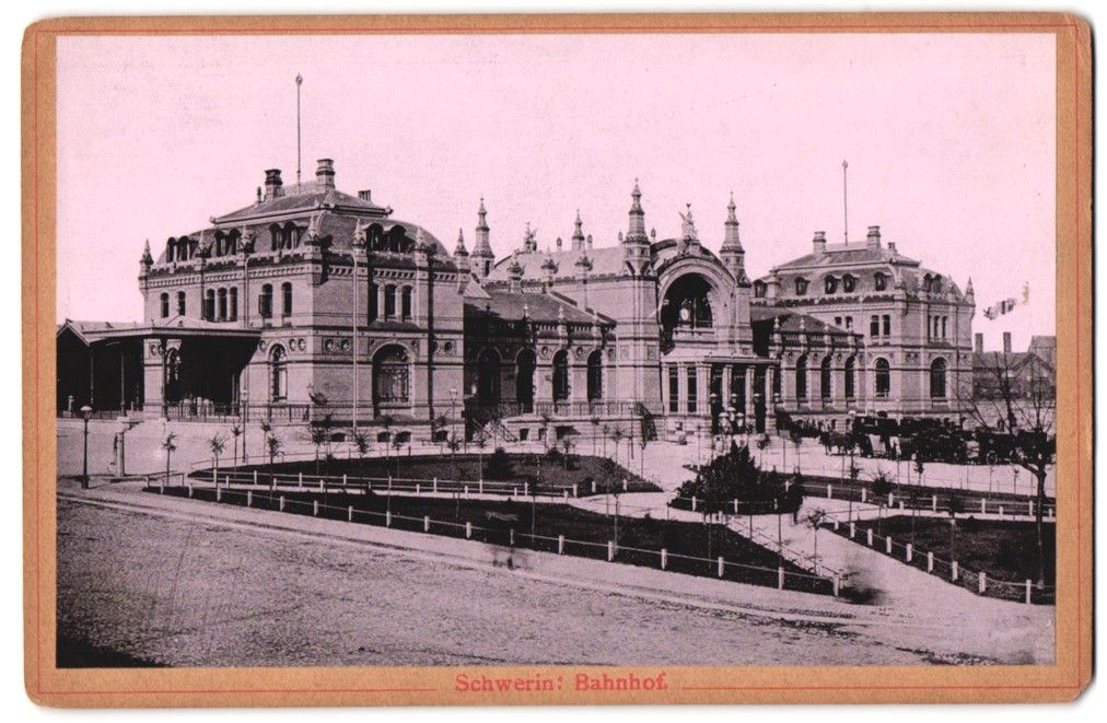 Fotografie & Manifesti: Fotografie Schwerin, Blick auf den Bahnh – Usato da Berlin venduto da bartko-reher