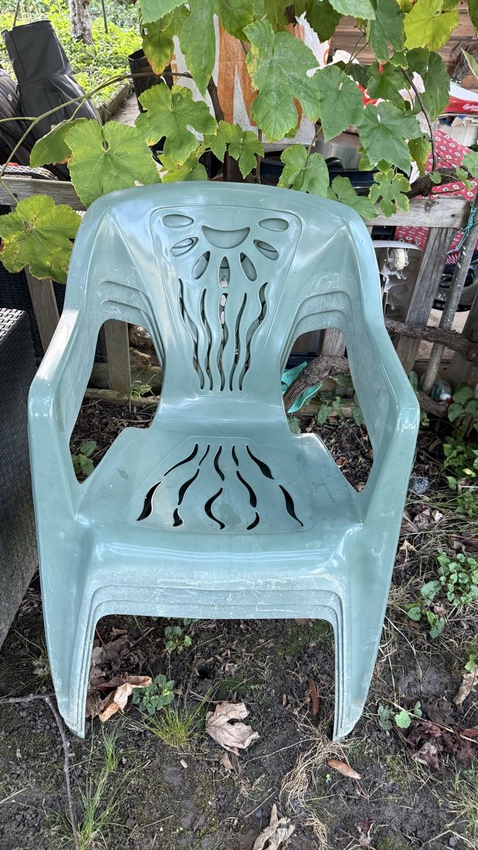 Stühle: Kunststoffstühle & Tisch inkl. Verlängerung – Gebraucht aus Root von Jana_Ma 2