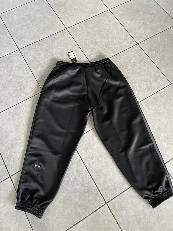 Adidas Hosen: Adidas Trainerhose – Neu (gemäss Beschreibung) aus Wangen ZH von alexia022 1