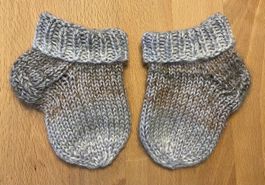 Babysöckli 💜🤎🤍 - handgestrickt - ab ca. 3 Monate - NEU