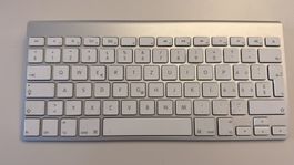 Apple Wireless Keyboard A1314 – Schweizer CH QWERTZ