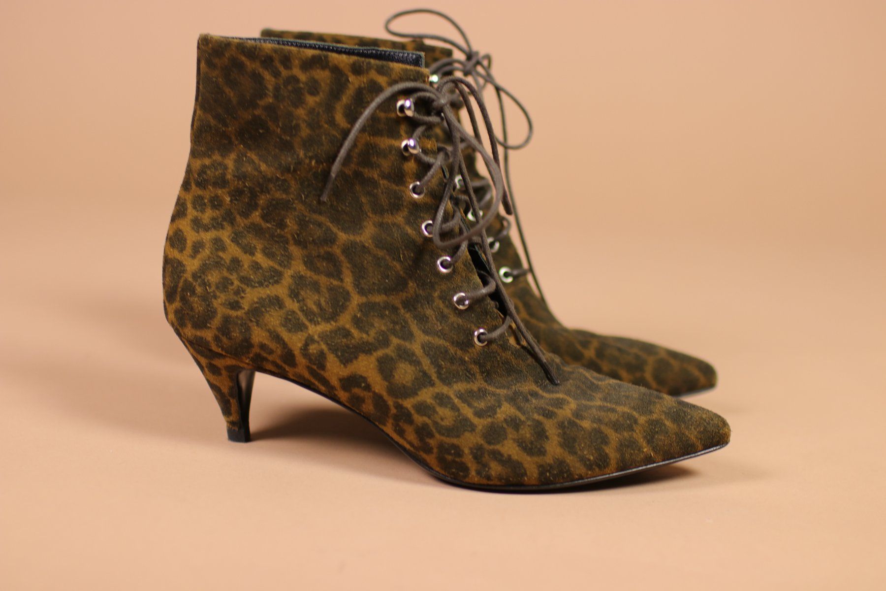 Saint Laurent Scarpe da donna: Saint-Laurent Leopard Leather Lace up Booties - Size 38 – Usato da Hombrechtikon venduto da BAZ-Vintage 2