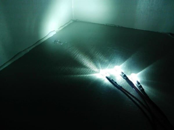 Componenti elettronici: Flacker-LED weiss 12V 5mm verkabelt – Nuovo (secondo la descrizione) da Luzern venduto da Salefactory