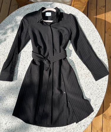 AKRIS Kleid Gr. 38-M NEU  Schurwolle