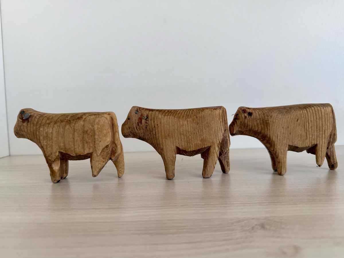 Figuren: Schöne handgeschnitzte Holzkühe – Gebraucht aus Sargans von foxtrading 2