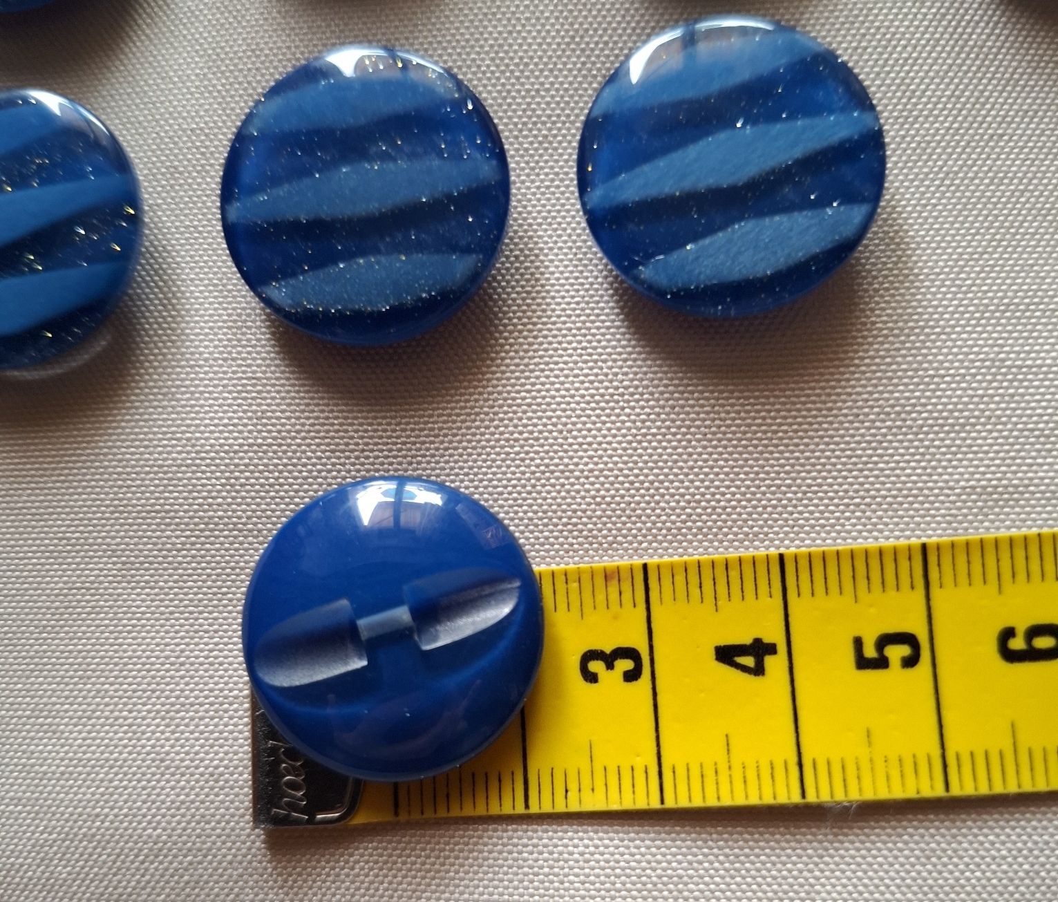 Boutons: 12 Knöpfe blau mit Glitzer, 22 mm. – D'occasion à Dietikon par Hirschkopf 3