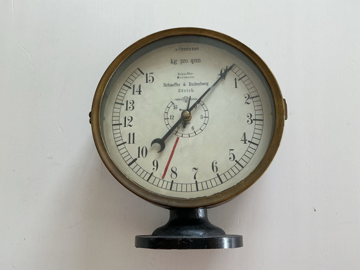 Mesurer: Antikes MANOMETER – Défectueux à Oberwil- Lieli par Techmesi