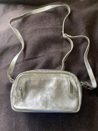 Wunderschöne, goldene, kleine Handtasche Leder NEU