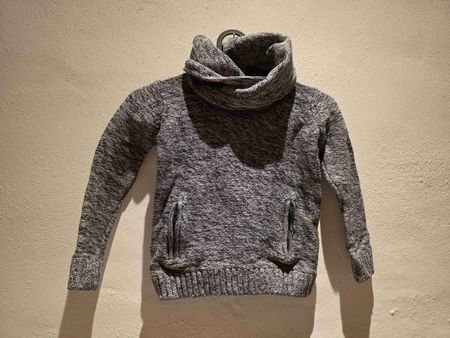 Pull chaud à col roulé avec poches zippées - Taille 104