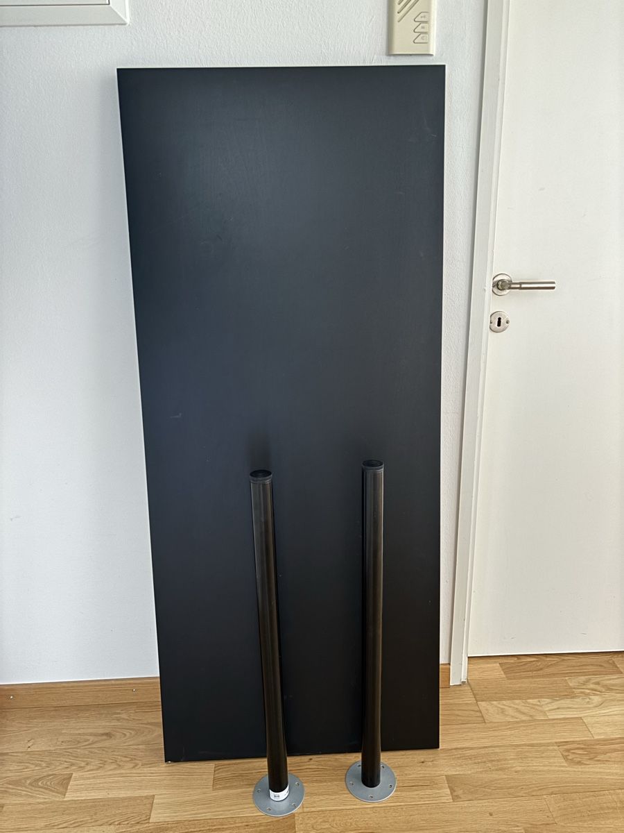 Scrivanie: IKEA Tischplatte & 2er Set Tischbeine – Usato da Allenwinden venduto da clamel