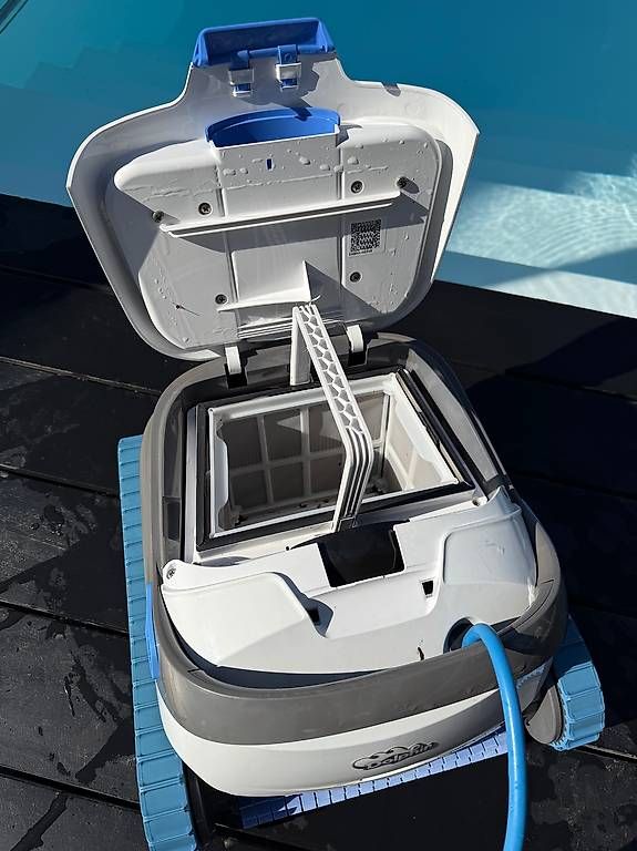 Accessori per Piscine: Robot piscine DOLPHIN S300i – Usato da Murten venduto da Civetta3 1