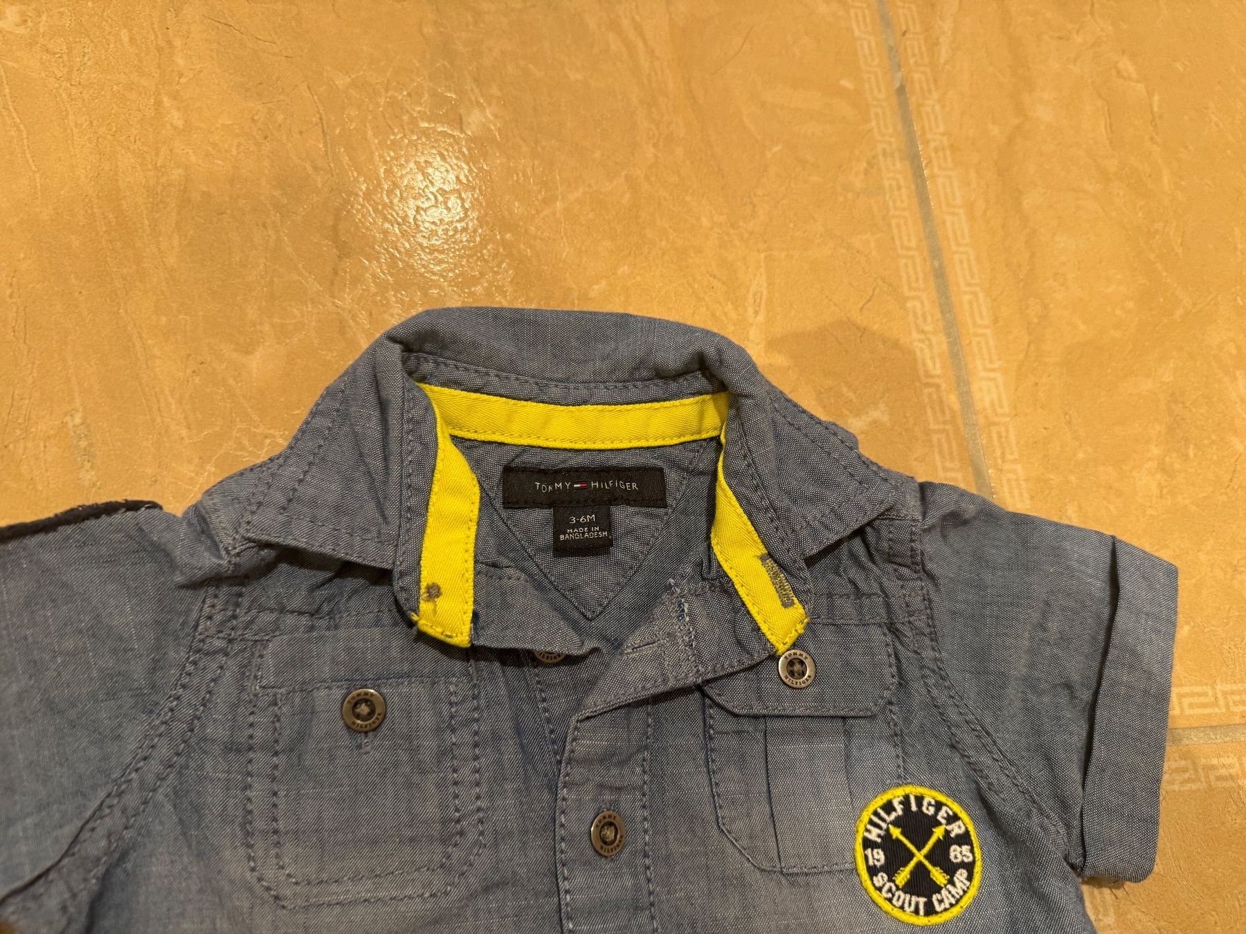 Tommy Hilfiger Camicie, T-shirt & Polo: Tommy Hilfiger NWT süsses Hemd,3-6Mt 62-68 – Nuovo (secondo la descrizione) da Klingnau venduto da Markus14 4