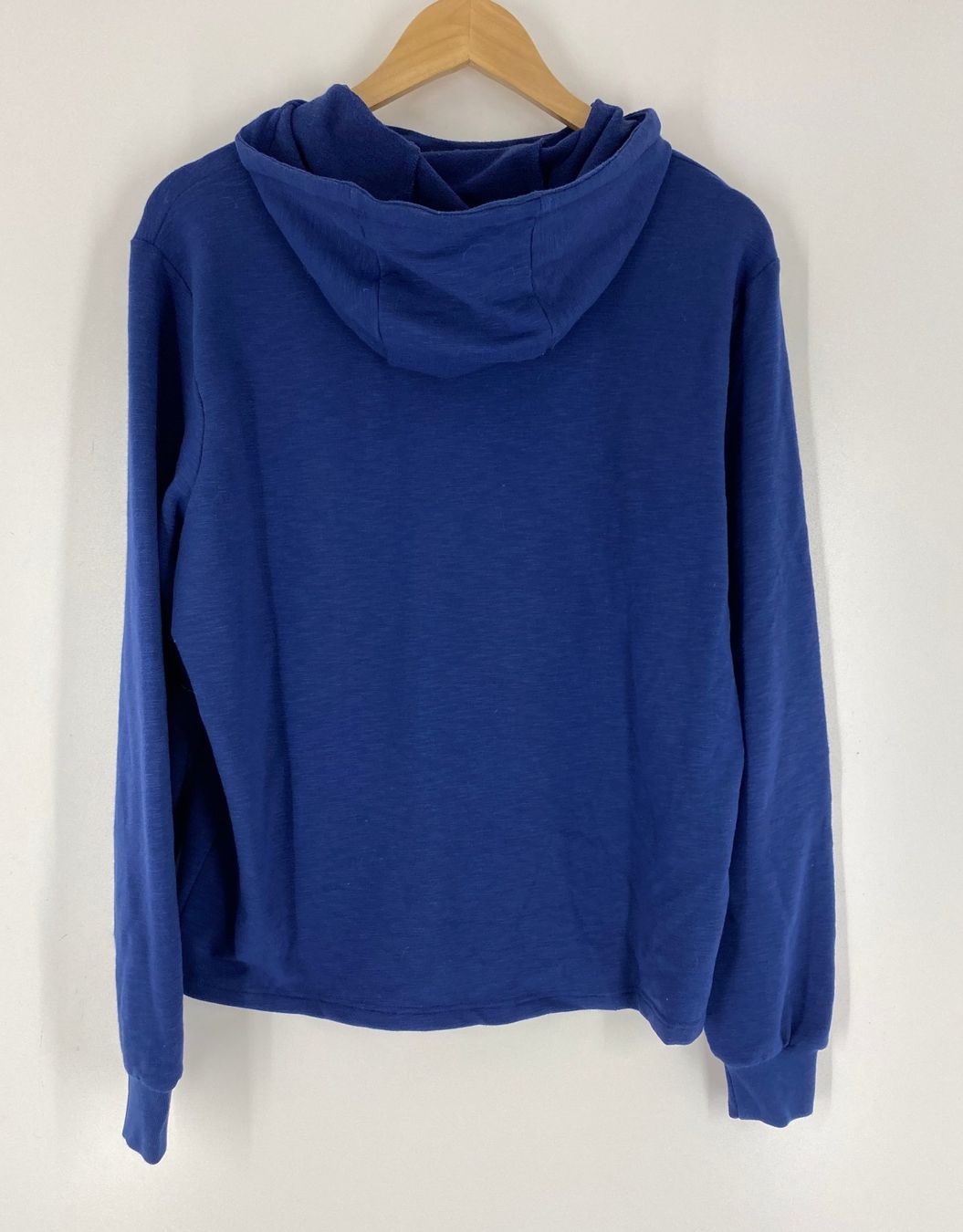 Maglioni & Felpe: Perform Hoodie mit Kapuze, Grösse 42 – Usato da Mülligen venduto da Chleeblatt1941 1