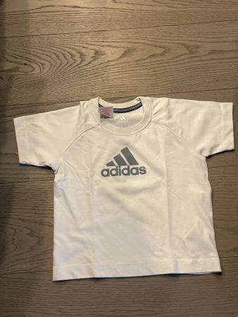 Adidas T-Shirt Gr. 104