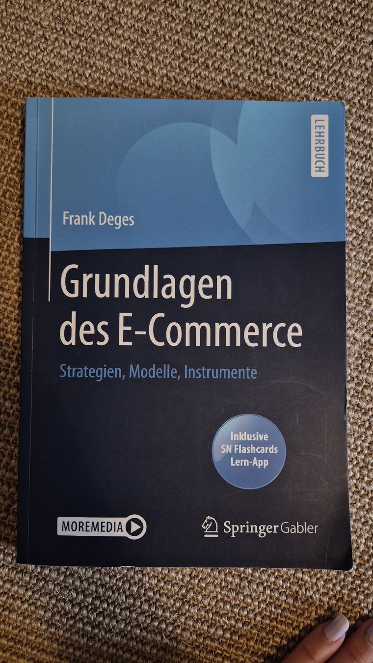 Libri: Grundlagen E-Commerce – Usato da St. Gallen venduto da justmeeee