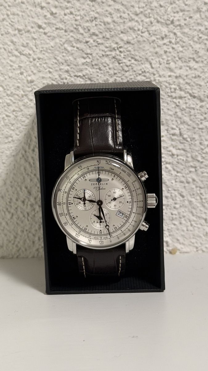 Zeppelin Orologi: Zeppelin 100 Jahre Chronograph, Leather Strap Watch – Nuovo (secondo la descrizione) da Zürich venduto da kor_pm27