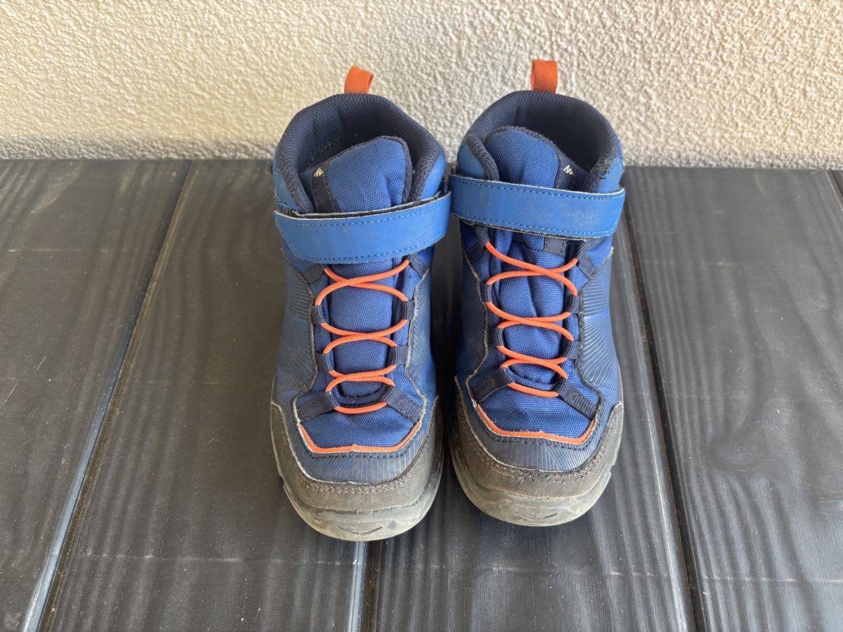 Decathlon Scarpe per ragazzi: Kinder Wanderschuhe Quechua Grösse 32 waterproof blau – Usato da Grosswangen venduto da Sunnyday35