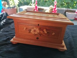 Reuge Spieluhr 3/72 Massivholz Intarsien – Perfekt erhalten