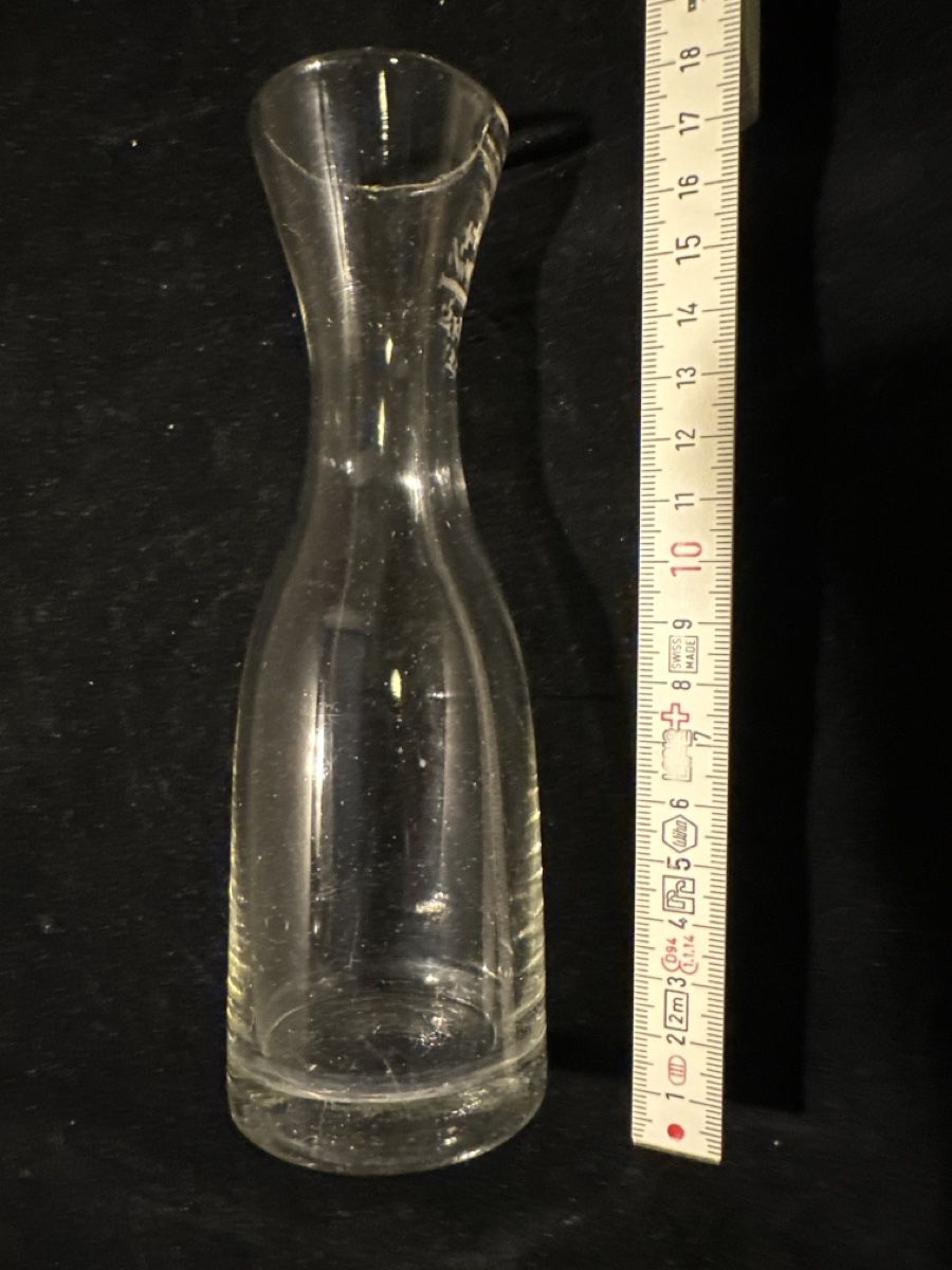 Glasi Hergiswil Carafes: Glaskaraffe 1924 mit Massskala, gereicht, Deko – D'occasion à Zürich par Chaeffeler 2