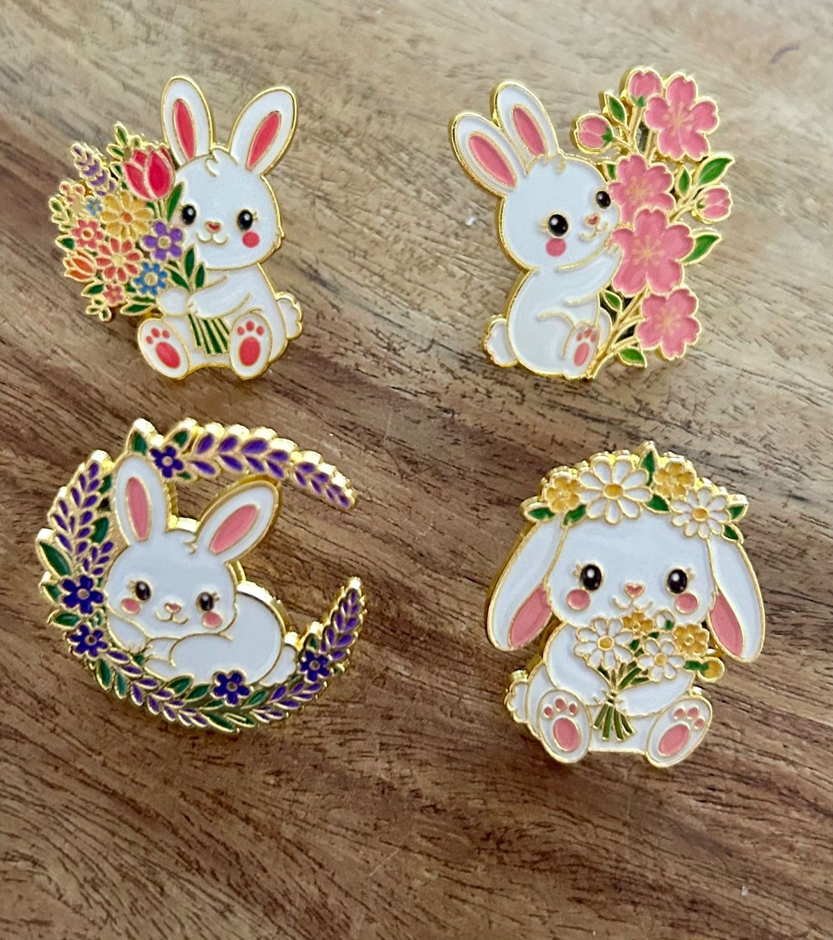 Plaketten & Abzeichen: Set 4x Pin Hase – Neu und originalverpackt aus Geneve von vane267
