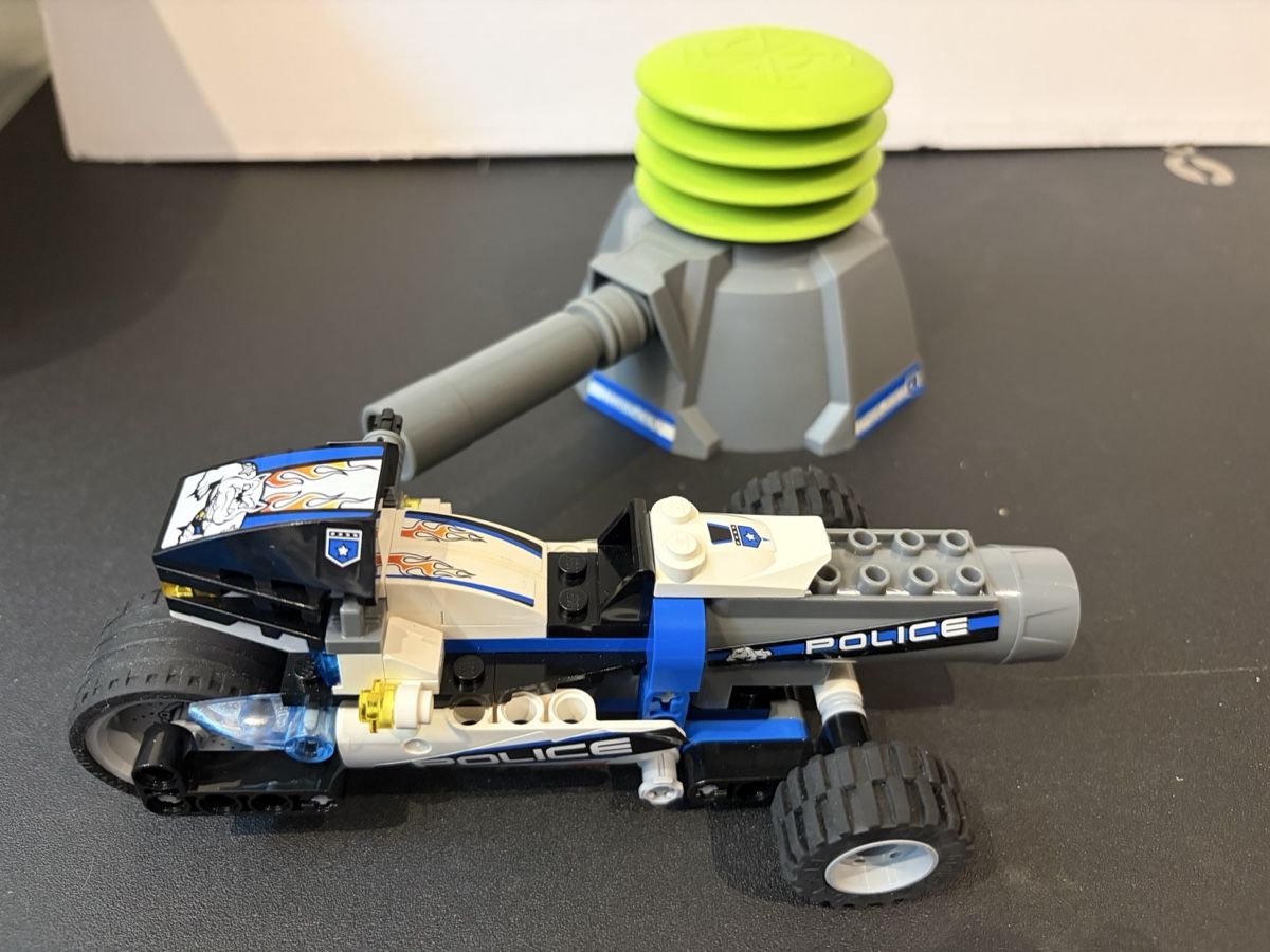 Lego Kit di costruzioni: Lego 8221 Polizei – Usato da Oberwil-Lieli venduto da Toscombra