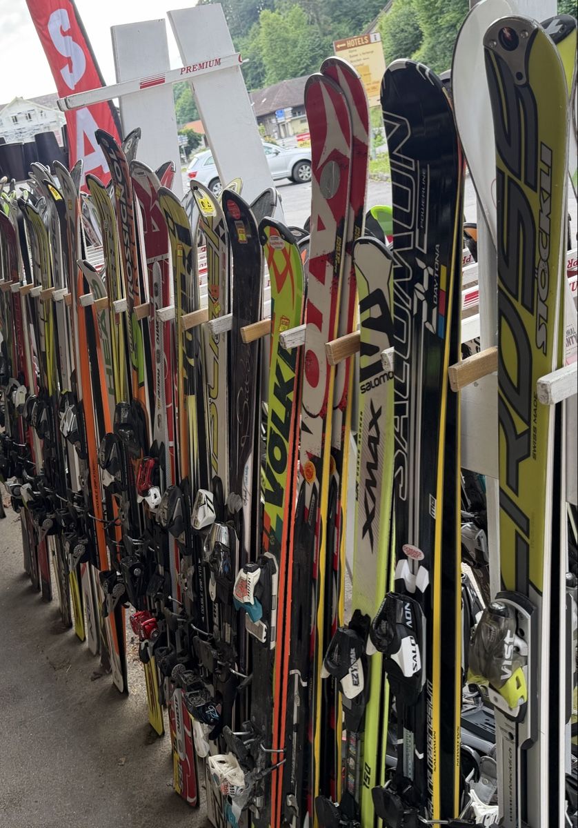 Sci: Ski-Set gut erhalten-50 Paar – Usato da Interlaken venduto da Skandalpreis 2