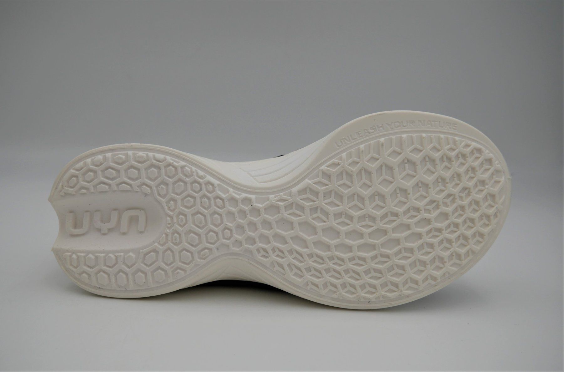 UYN Scarpe da donna: UYN 3D RIBS BOOT METAL TUNE, SILVER/BLACK, GR. 41 – Nuovo e nell'imballaggio originale da Winterthur venduto da Restwert_Winterthur 3