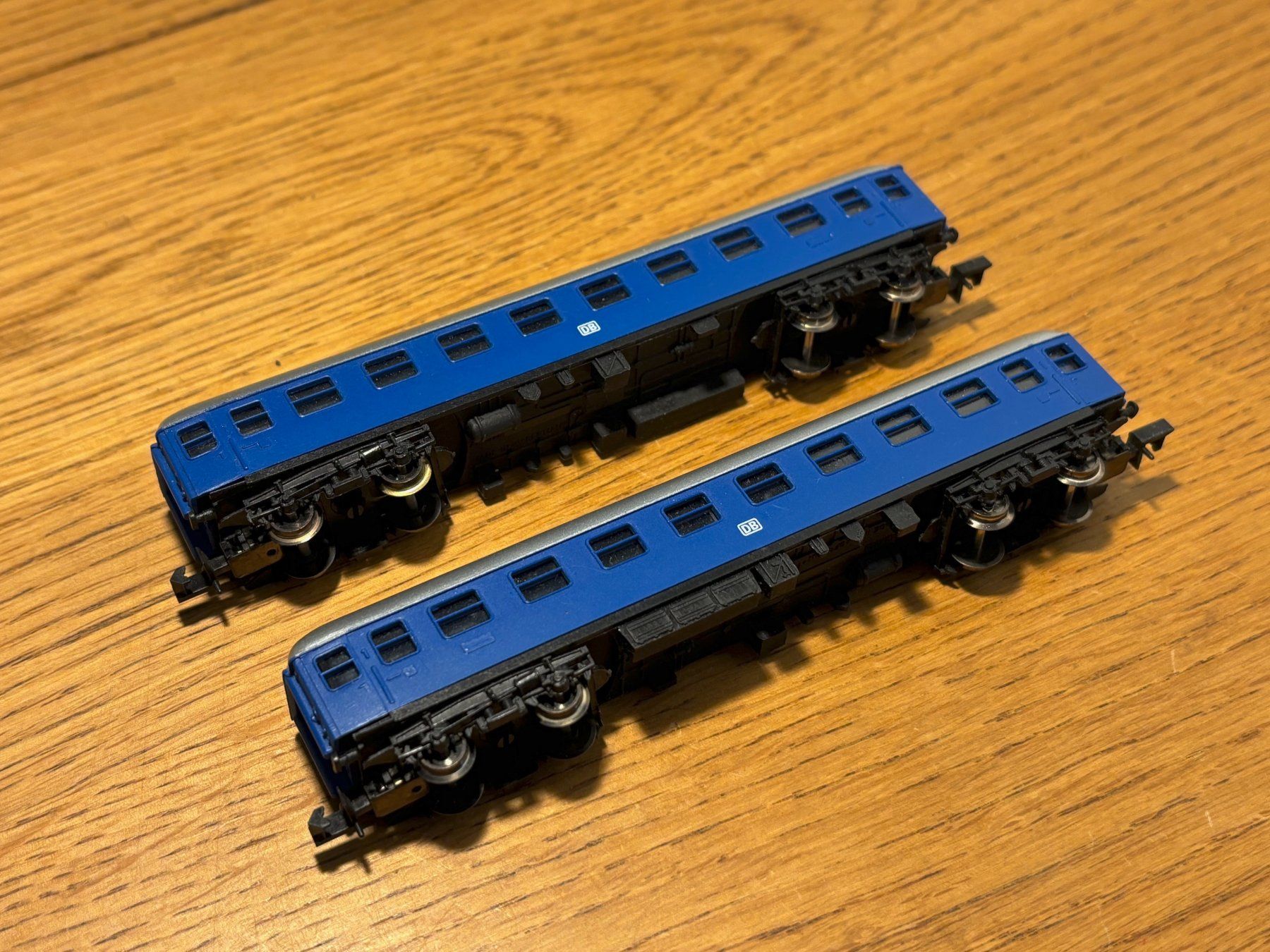 Modelleisenbahnen: *e911:  2 DB Eisenbahnwagen  (Spur N) – Gebraucht aus Birsfelden von Birs_25 2