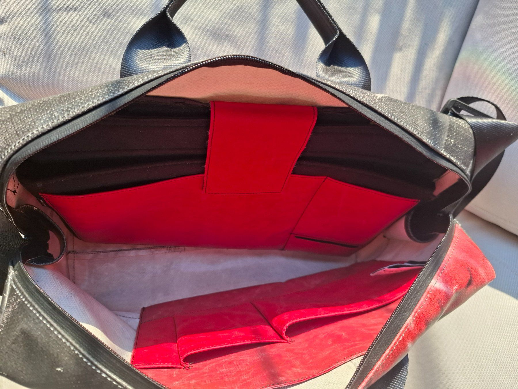 Freitag Sacs: FREITAG Laptop-Tasche / rot-schwarz – Neuf (Voir description) à Winterthur par lena____r 2