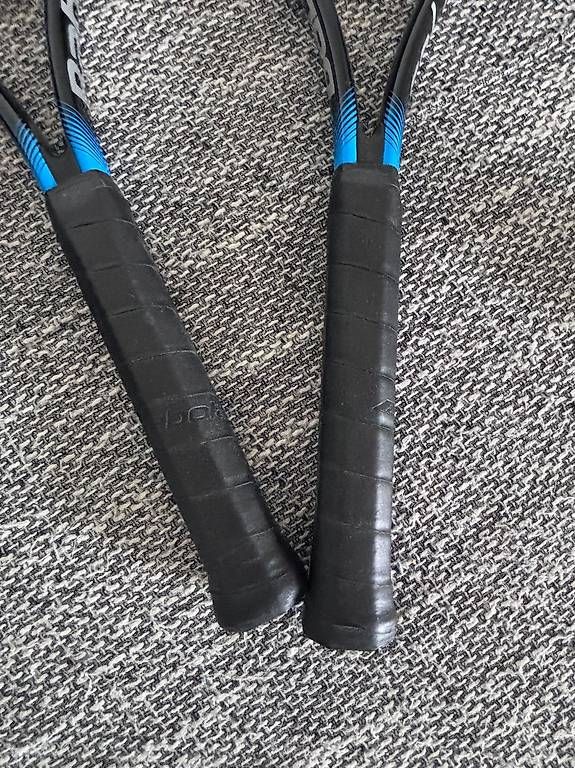 Raquettes: 2 Tennisschläger + 2 Tennisbälle – D'occasion à Birrwil par psh_v8t5 3