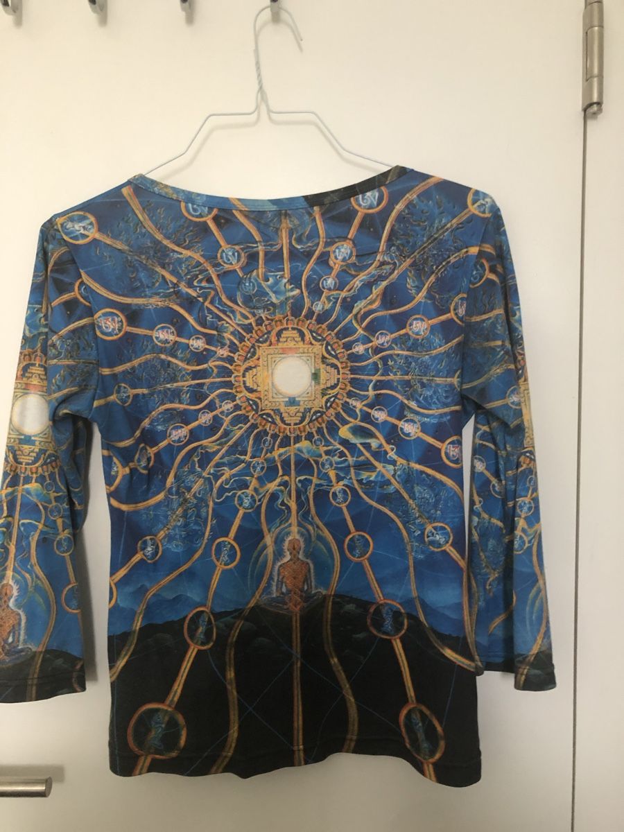 Top: Coole Zen Langarm-T-Shirt – Usato da Zürich venduto da vadimi 1