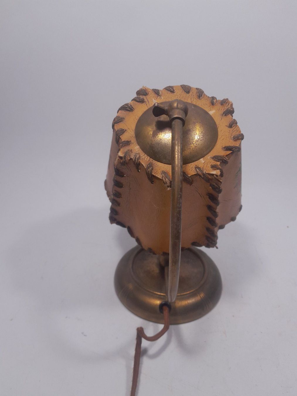 Lampen: Antike vintage Nachttisch Lampe / Lederschirm – Gebraucht aus Männedorf von Bel-view 2