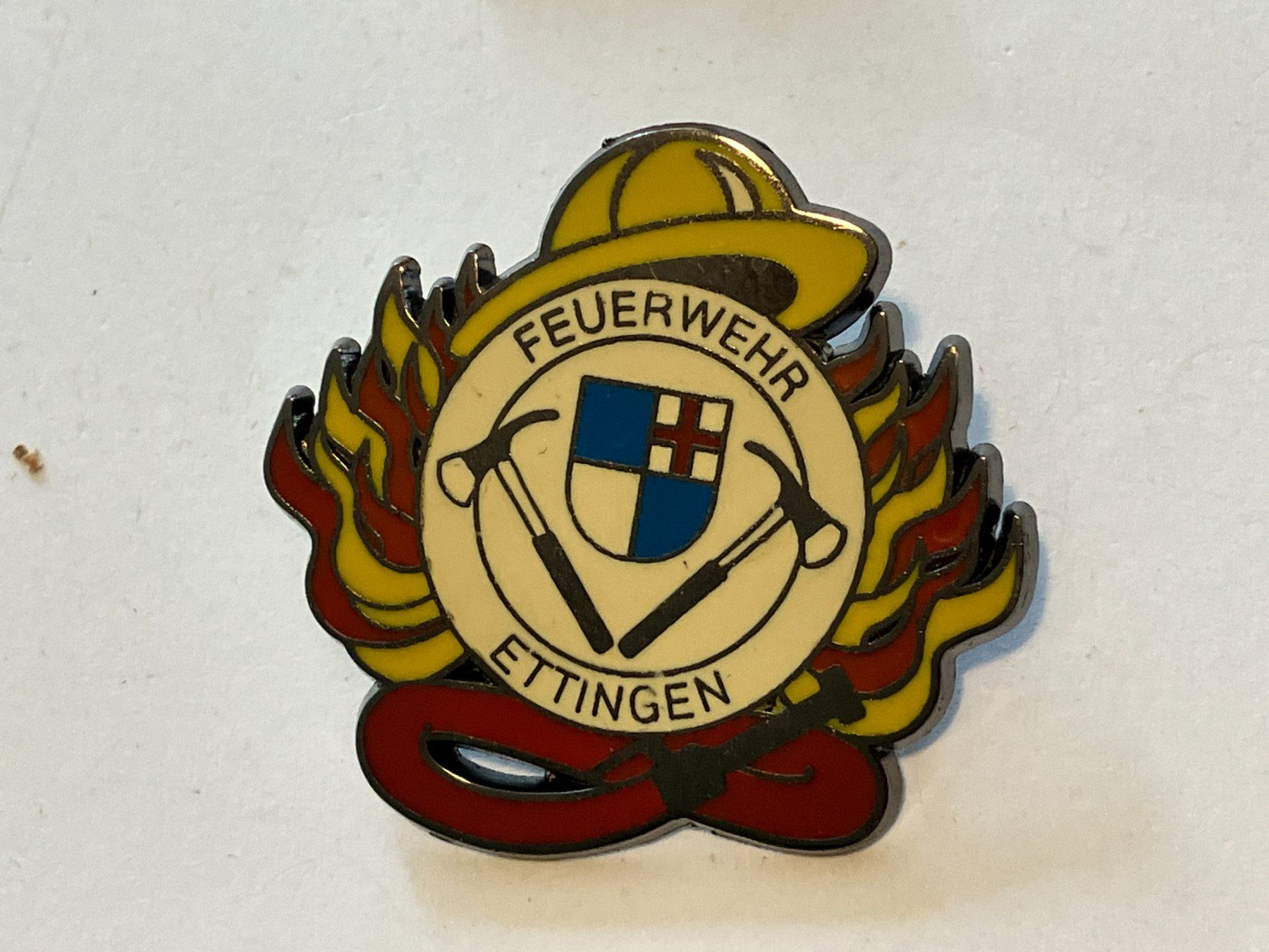 Plaketten & Abzeichen: 1 Pin Feuerwehr Ettingen – Gebraucht aus Basel von djwwpp