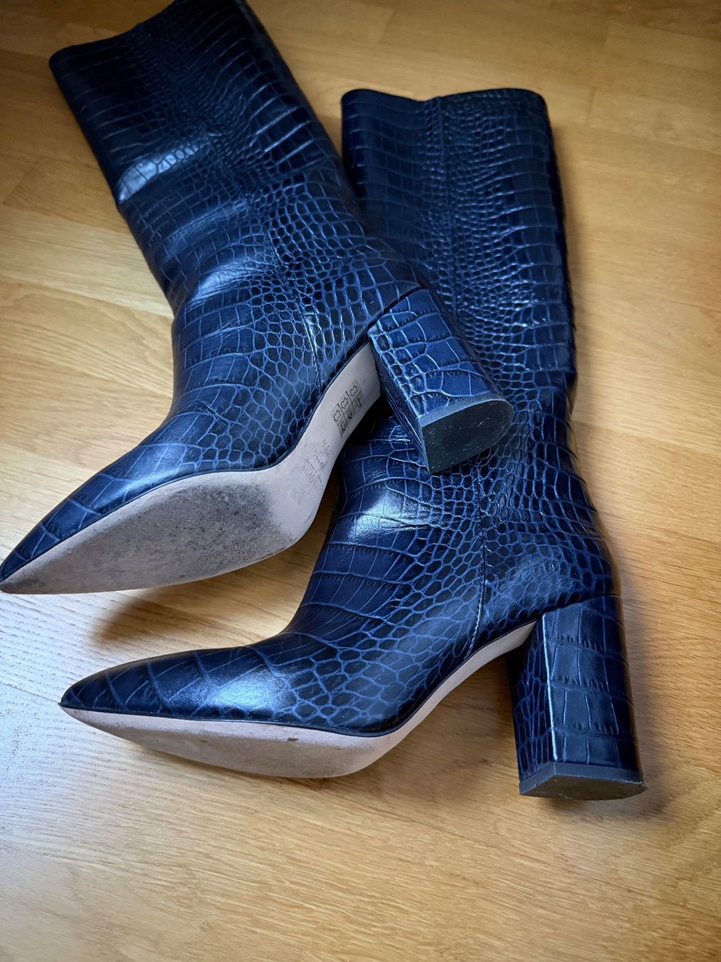 Chaussures femmes: Damen Stiefel, Kroko Optik, Gr. 38.5 – D'occasion à Zürich par ifi_zp8b 2